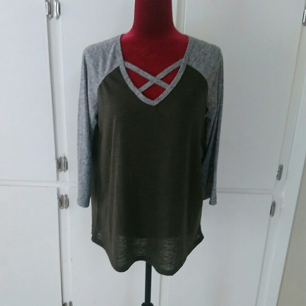 Suzanne Betro Tee